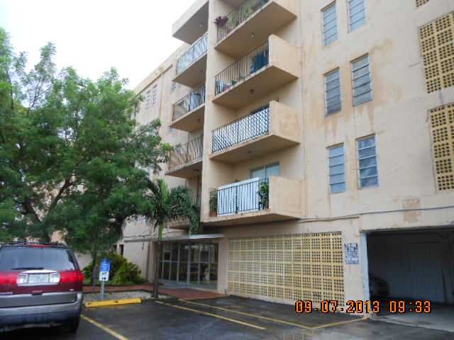 6950 W 6 AV # 422, Hialeah, FL 33014