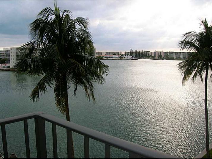 18151 NE 31 CT # 409, North Miami Beach, FL 33160