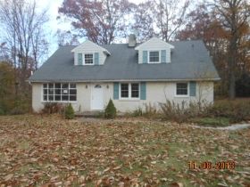 1557 Emig Rd, Spring Grove, PA 17362