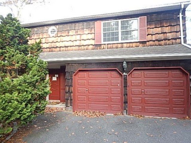 1 Hewlett Rd, Greenvale, NY 11548