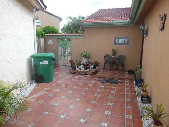 1099 SW 134 CT, Miami, FL 33184