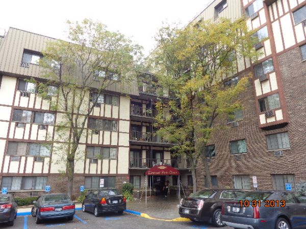 2 Elmwood Park Dr Apt 320, Staten Island, NY 10314