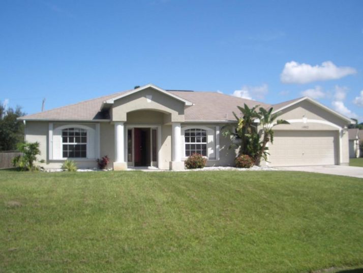 1002 Sw Longfellow Rd, Port Saint Lucie, FL 34953