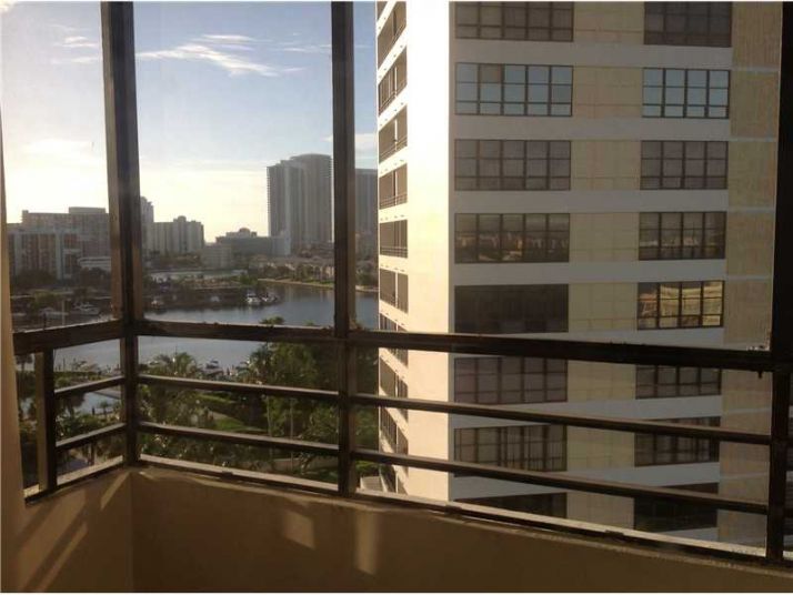 600 THREE ISLANDS BL # 811B, Hallandale, FL 33009