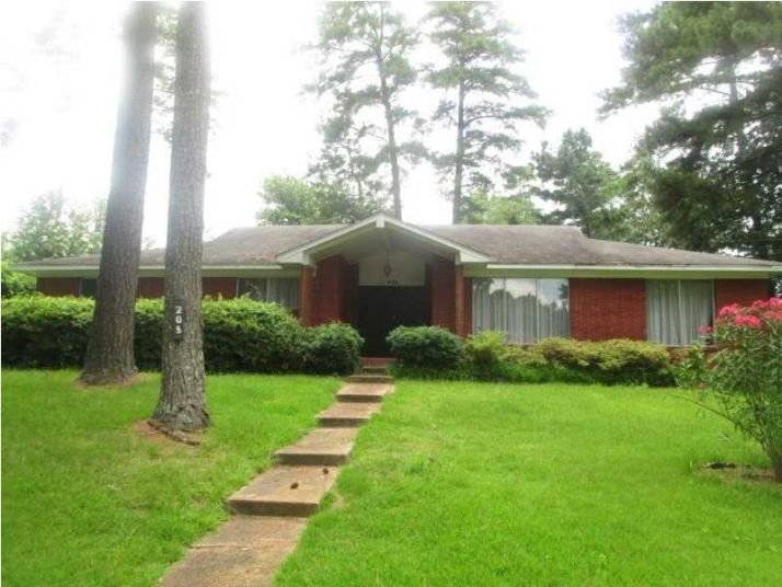 205 Highland Place Dr, Jackson, MS 39211