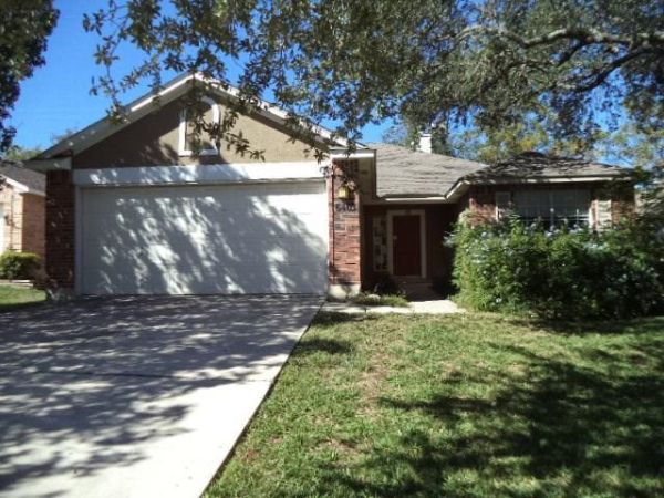 8403 Berry Knoll Dr, Universal City, TX 78148