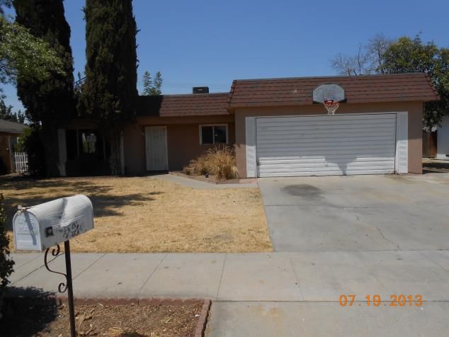 651 S Ametjian St, Tulare, CA 93274