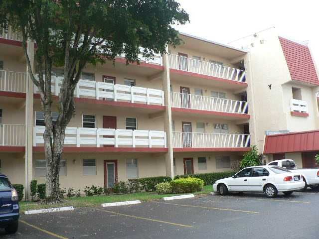 1015 COUNTRY CLUB DR # 103, Pompano Beach, FL 33063