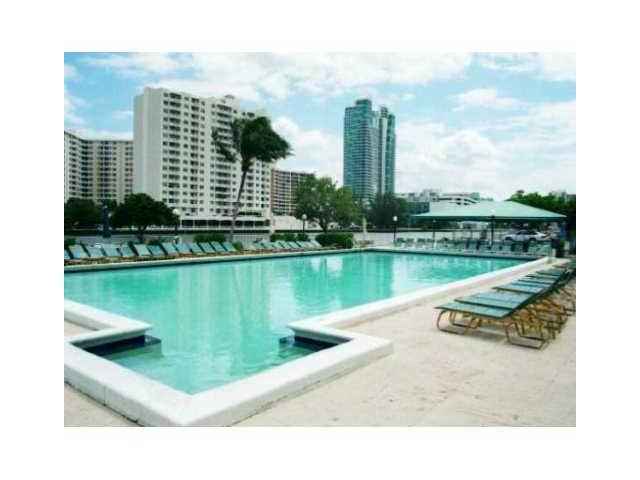 800 PARKVIEW DR # 911, Hallandale, FL 33009