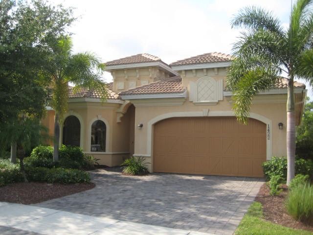 1422 Serrano Cir, Naples, FL 34105