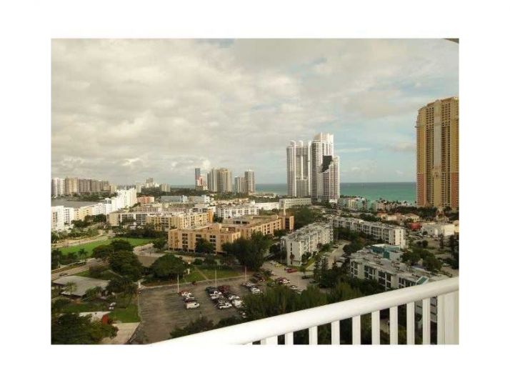 231 174 St #2118, North Miami Beach, FL 33160