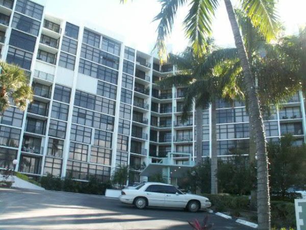 200 Leslie Dr Apt 1128, Hallandale, FL 33009