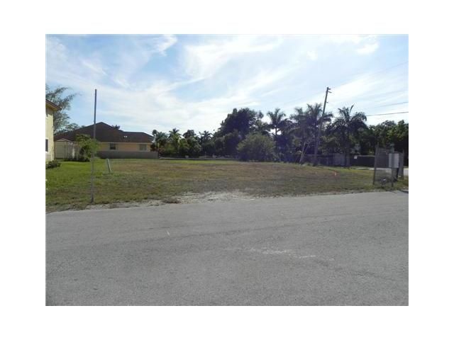 500 NE 152 ST, Miami, FL 33161