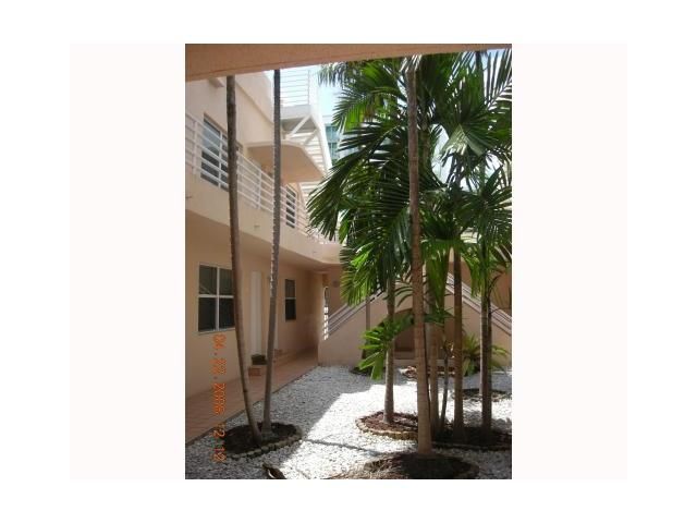 326 WILSON ST # 104, Hollywood, FL 33019