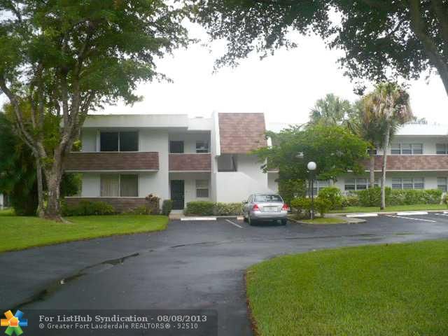 3611 Oaks Clubhouse Dr Apt 206, Pompano Beach, FL 33069