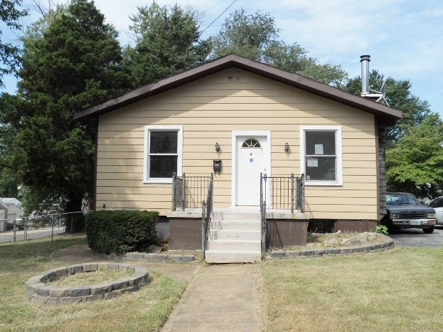 7833 Genesta St, Saint Louis, MO 63123