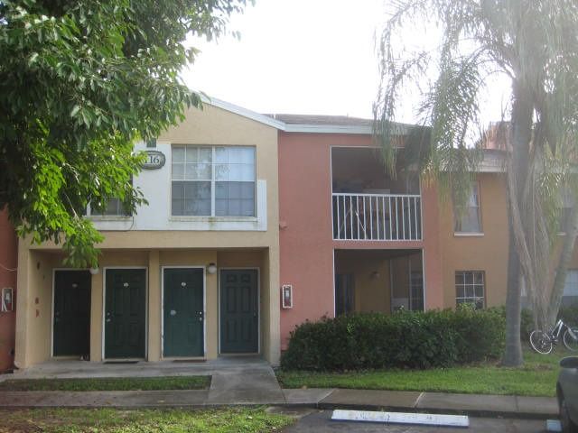 116 Santa Clara Dr Apt 5, Naples, FL 34104