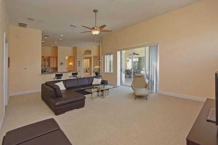 12011 Royce Waterford Cir, Tampa, FL 33626