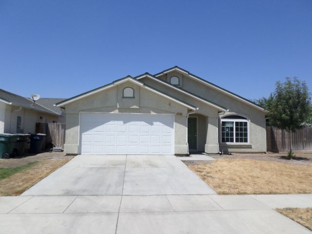 2136 Delaware Court, Tulare, CA 93274