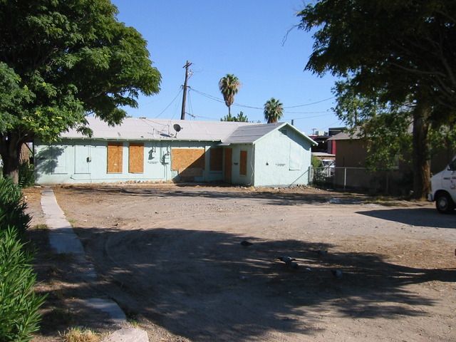 1105 E Carson Ave, Las Vegas, NV 89101