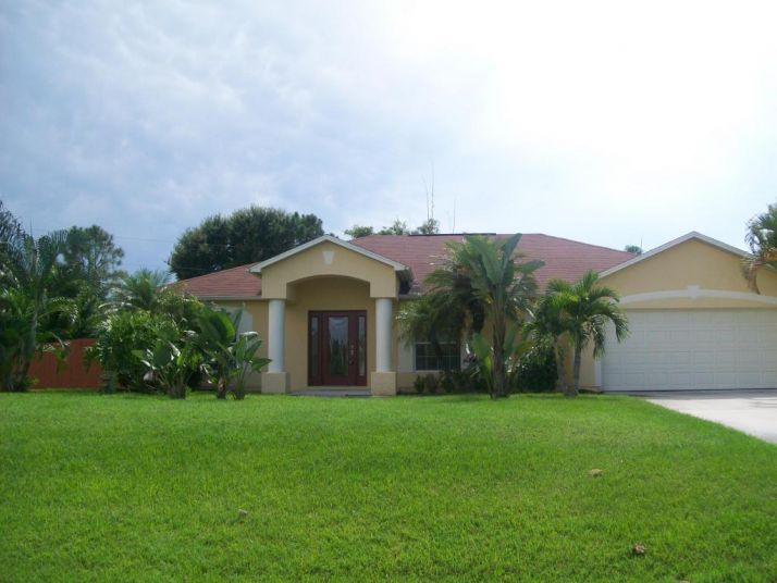 3045 Se Galt Cir, Port Saint Lucie, FL 34984