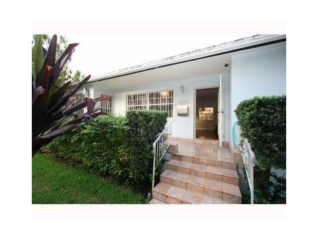 2225 SW 25 AV, Miami, FL 33145