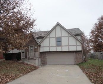 717 SE 10th Ter, Lees Summit, MO 64081