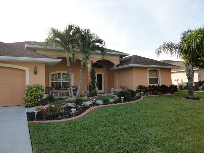 432 SE 13th Pl, Cape Coral, FL 33990