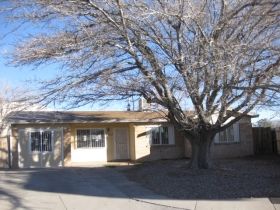 8621 Robby Ave SW, Albuquerque, NM 87121