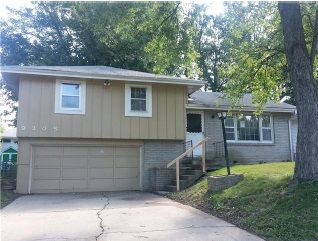 9305 E 28th St S, Independence, MO 64052