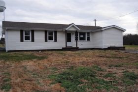 1375 Moss Rd, Clarksville, TN 37043