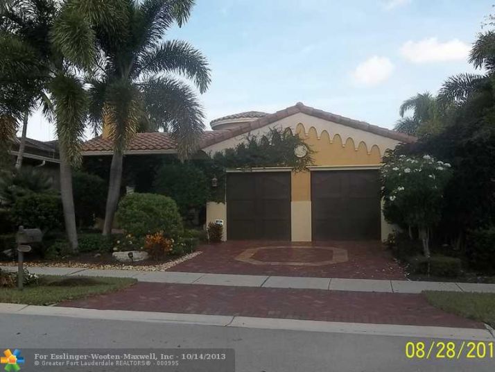 7036 SPYGLASS AVE, Pompano Beach, FL 33076