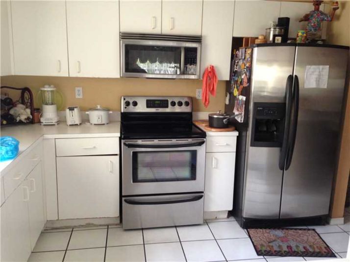 19831 NW 86 CT, Hialeah, FL 33015