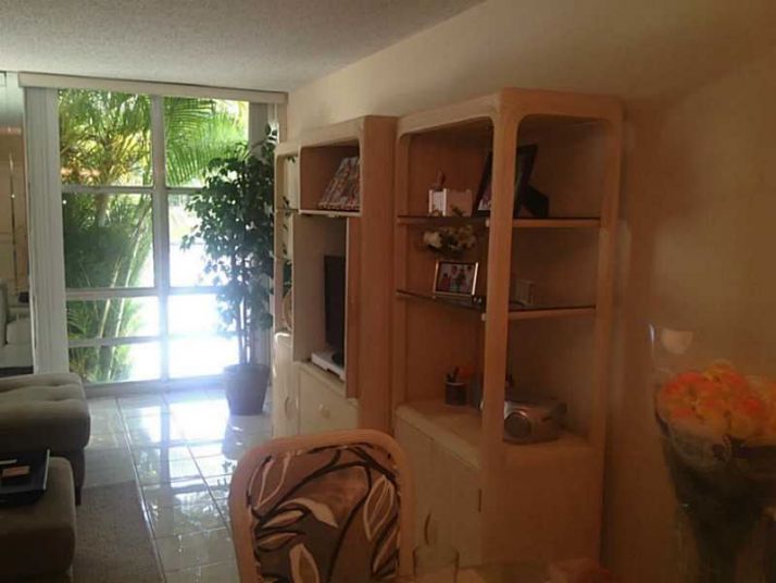 210 172 St #128, North Miami Beach, FL 33160