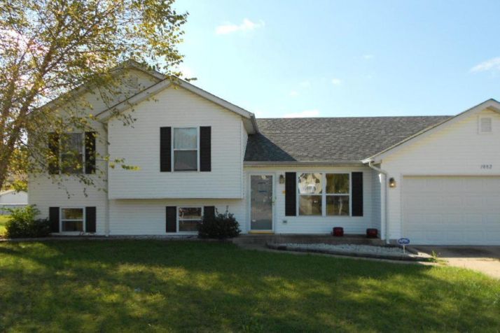 1082 Eagle Nest Dr, Festus, MO 63028