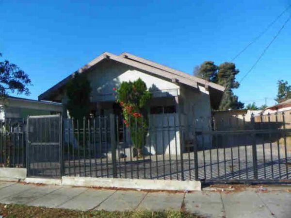 321- 321 1/2 N Willowbrook Ave, Compton, CA 90220