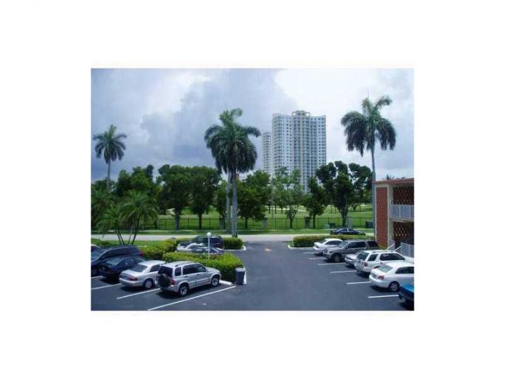 26 DIPLOMAT PW # 2241, Hallandale, FL 33009