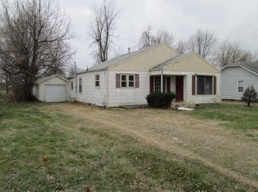 1636 W Thoman St, Springfield, MO 65803