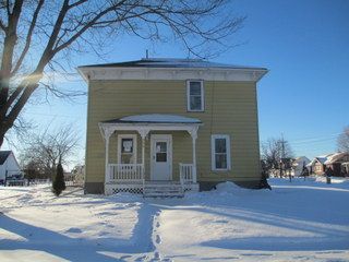 306 East St, Dysart, IA 52224