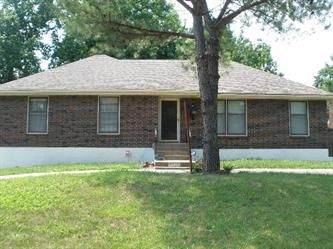 7712 Irwin Rd, Kansas City, MO 64138