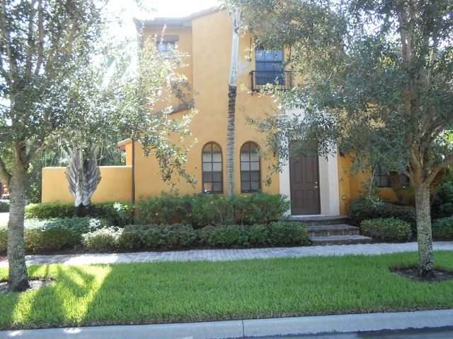 9162 Chula Vista St, Naples, FL 34113