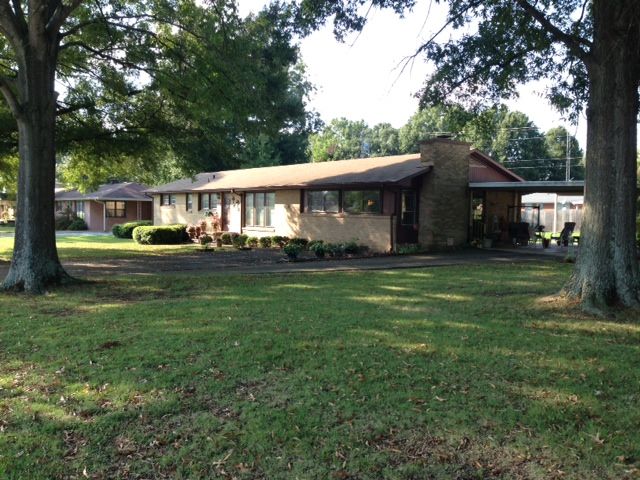 821 Buena Vista Ave, Muscle Shoals, AL 35661