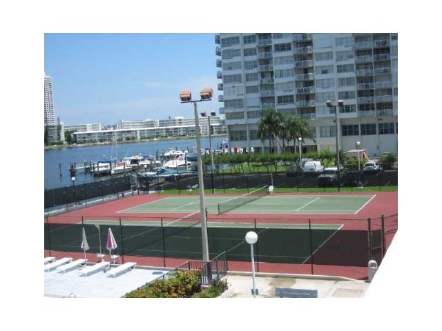 2780 183 St 801, North Miami Beach, FL 33160