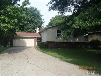 13 Steven Brent Ct, Saint Peters, MO 63376