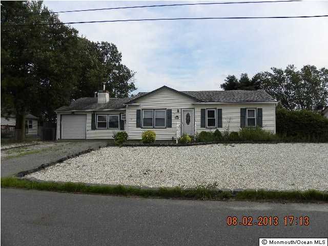 904 W Panama Ct, Forked River, NJ 08731