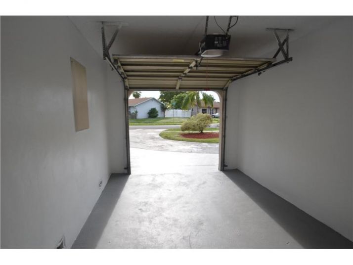 11101 NW 26TH ST, Fort Lauderdale, FL 33322