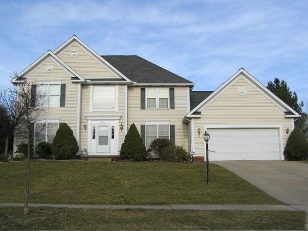 3175 Crown Pointe Dr, Stow, OH 44224