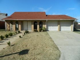 1818 Ridgeway Dr, Sherman, TX 75092