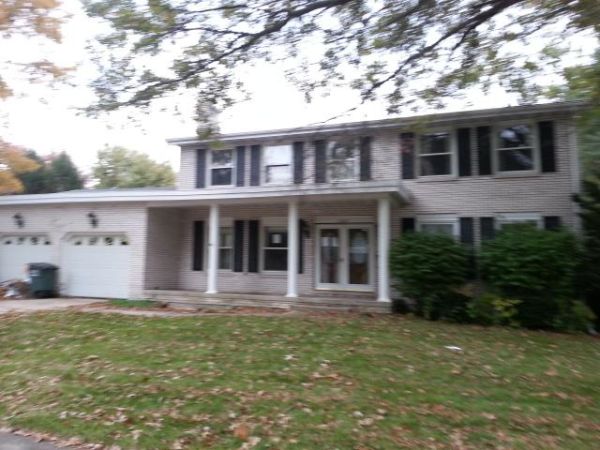 2304 Shannon Dr, Valparaiso, IN 46383