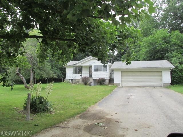 20 Orchard St, Hillsdale, MI 49242